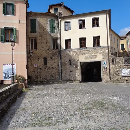 Panoramic With Balcony And Terrace *